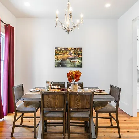 3br On Carondelet By Hosteeva New Orleans