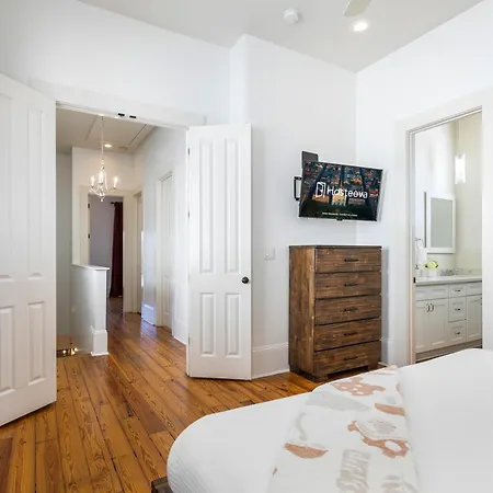 Apartment 3br On Carondelet By Hosteeva New Orleans