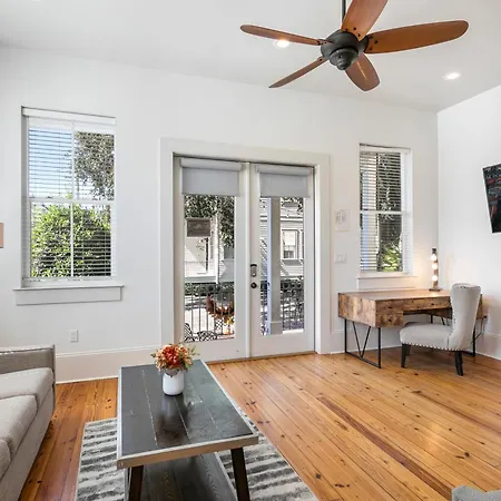 Apartment Spacious 3br Garden District W Pool & Balcony