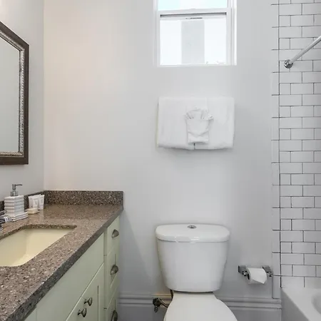 Apartment Charming 2br On Carondelet By Hosteeva New Orleans