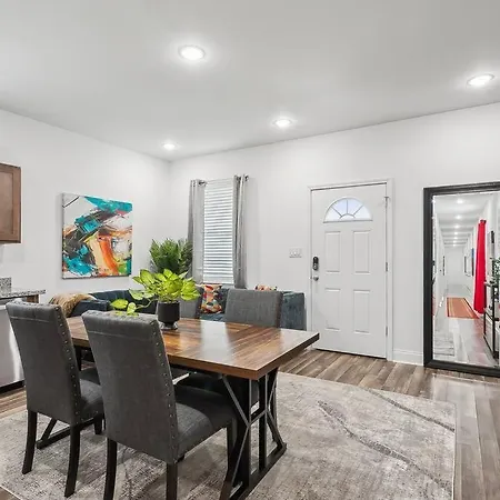 Chic 5br Oasis In Nola's Heart Apartment