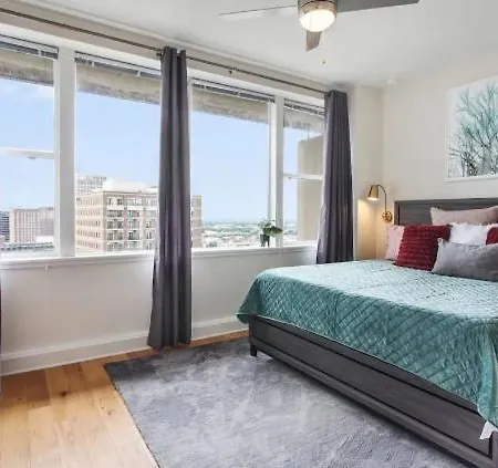 Beautiful Walk To French Quarter, Pool, Gym, View * New Orleans