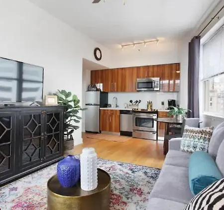 Beautiful Walk To French Quarter, Pool, Gym, View Apartment *