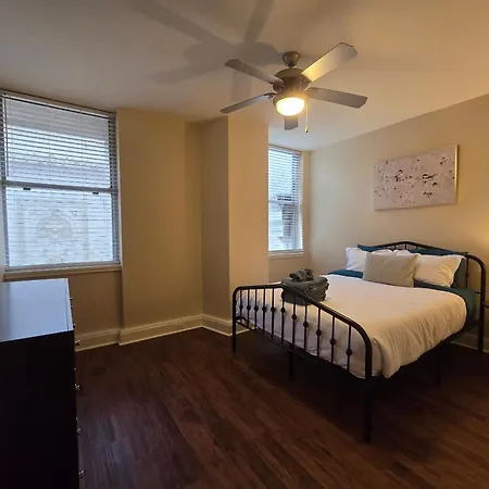 Apartment Beautiful Walk To French Quarter, Pool, Gym, View *