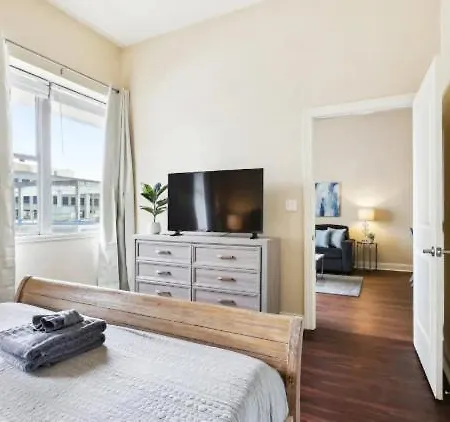 Apartment Beautiful Walk To French Quarter, Pool, Gym, View New Orleans