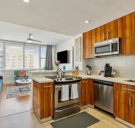 Apartment Beautiful Walk To French Quarter, Pool, Gym, View *