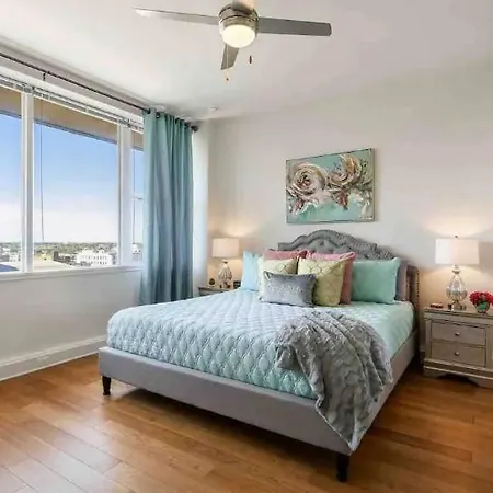 Apartment Beautiful Walk To French Quarter, Pool, Gym, View