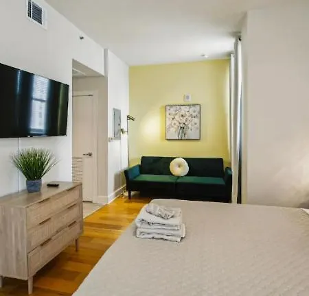 Beautiful Walk To French Quarter, Pool, Gym, View * New Orleans