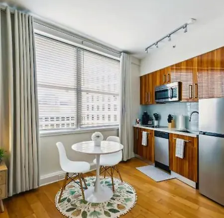 Beautiful Walk To French Quarter, Pool, Gym, View Apartment *