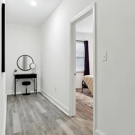 15 Bedrooms In The Heart Of Nola Apartment