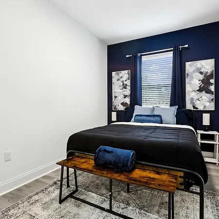 15 Bedrooms In The Heart Of Nola Apartment