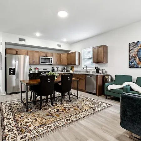 15 Bedrooms In The Heart Of Nola Apartment *