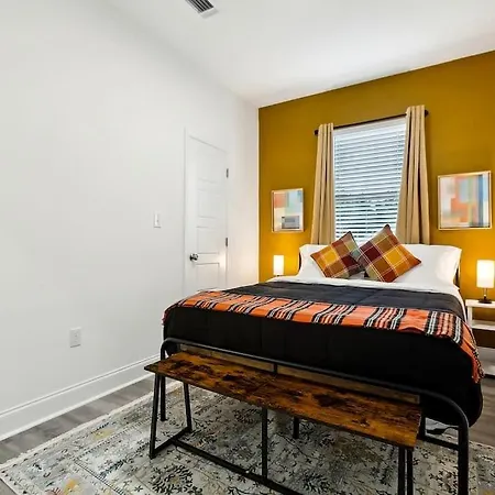 15 Bedrooms In The Heart Of Nola Apartment