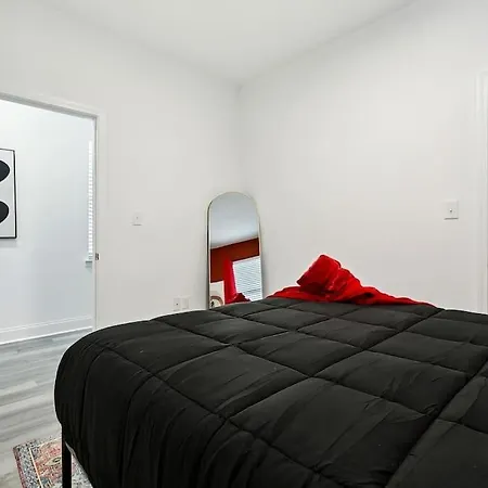 15 Bedrooms In The Heart Of Nola Apartment
