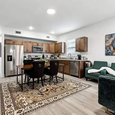 Grand 10-bedroom Oasis In Nola *
