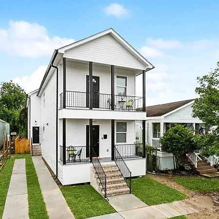 Grand 10-bedroom Oasis In Nola