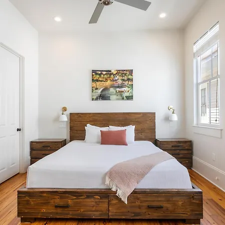 Apartment Private 3br On Carondelet By Hosteeva
