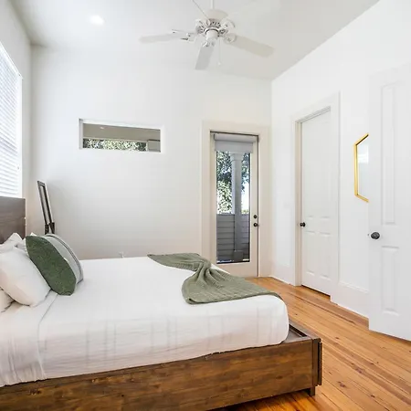 Apartment Amazing 3br Off St Charles With Pool *