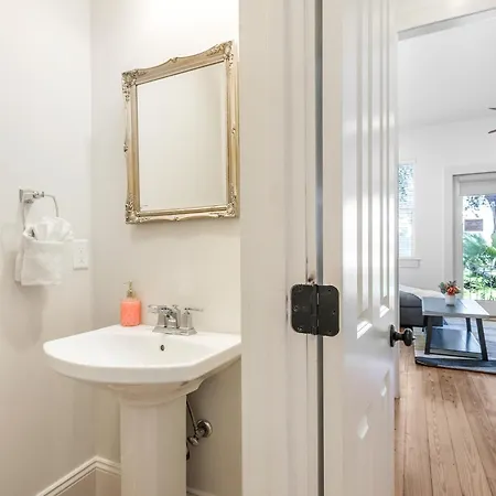 Amazing 3br Off St Charles With Pool New Orleans