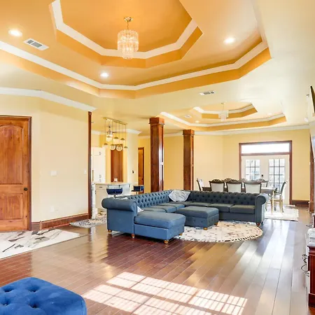 Holiday home Easy Dtwn Nola Commute! Elegant W/ Yard