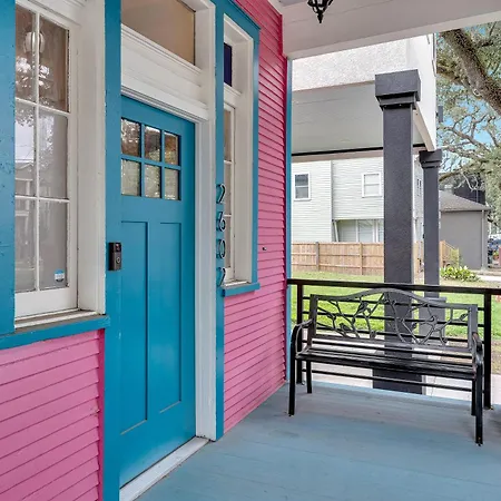 Bright W Deck Near Park Holiday home