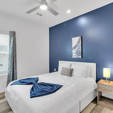 Modern 3bd2ba King Bed, 4 Tvs & Parking Holiday home