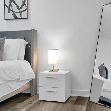 Modern 3bd2ba King Bed, 4 Tvs & Parking