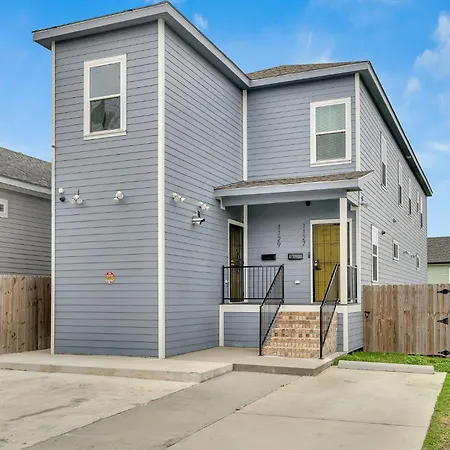 Modern 3bd2ba King Bed, 4 Tvs & Parking New Orleans