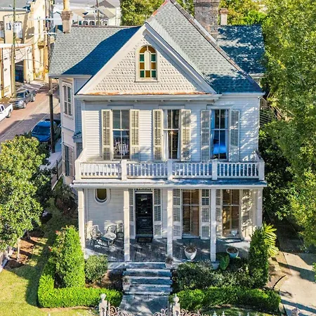 Holiday home Chic W Balcony In Lower Garden District *
