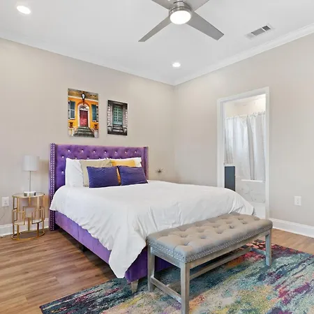 Spacious 4br Mid-city With Pool & Balcony