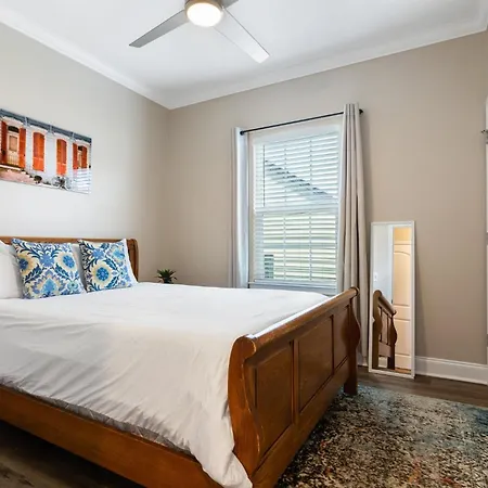 Spacious 4br Mid-city With Pool & Balcony New Orleans