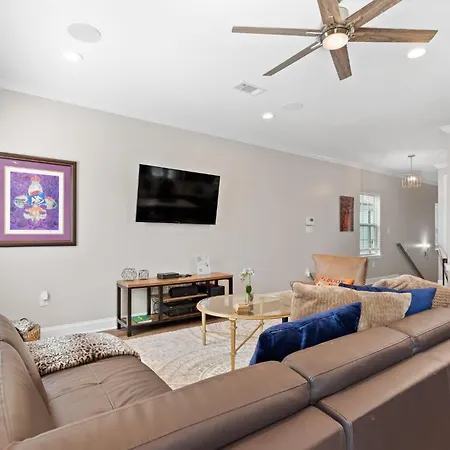 Holiday home Spacious 4br Mid-city With Pool & Balcony New Orleans