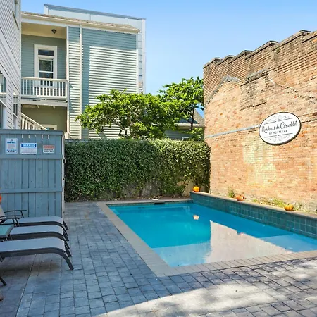 Amazing 3br Off St Charles With Pool Apartment