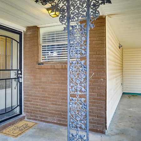 Easy Access To Us-90 & Near Dtwn: Holiday home