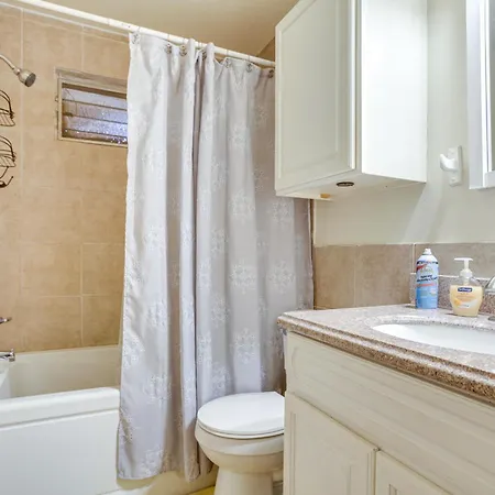 Holiday home Easy Access To Us-90 & Near Dtwn: *