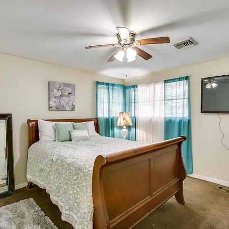 Holiday home Easy Access To Us-90 & Near Dtwn: *