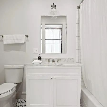 Hotel 4br Gem On Gravier Close To Dining & Souvenirs New Orleans