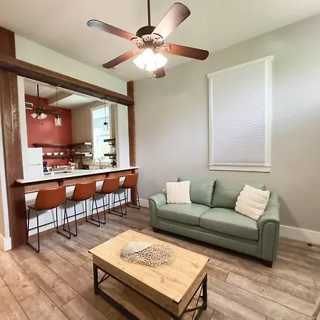 Urban Charm In The Heart Of Apartment *