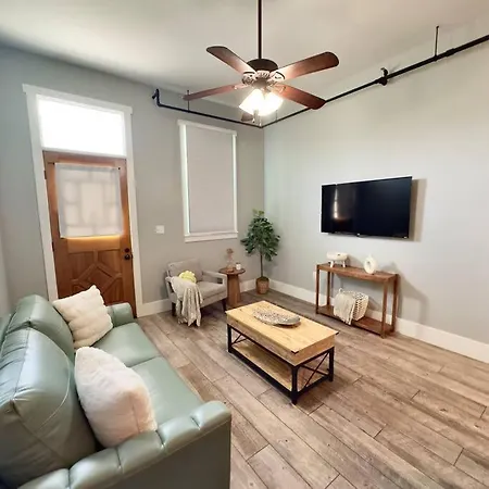 Urban Charm In The Heart Of Apartment New Orleans