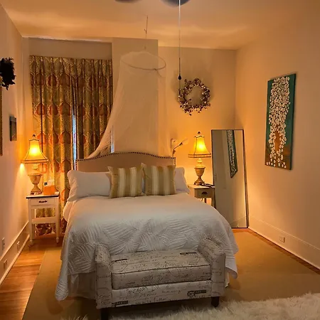 The Happy House 4*