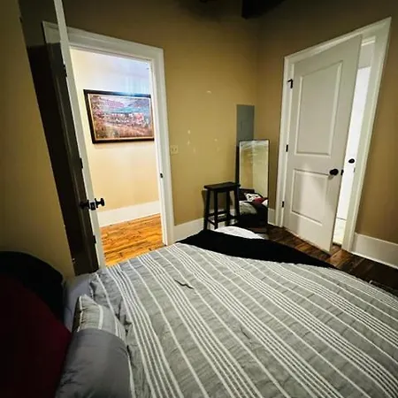 Downtown Beignet Apartment *