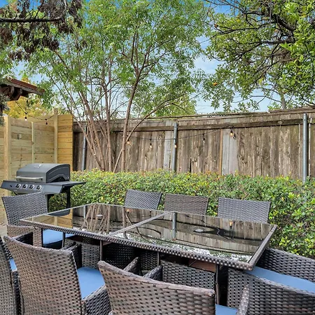 Hotel Mid-city Muse W Pool -spacious 5br Minutes To Fq