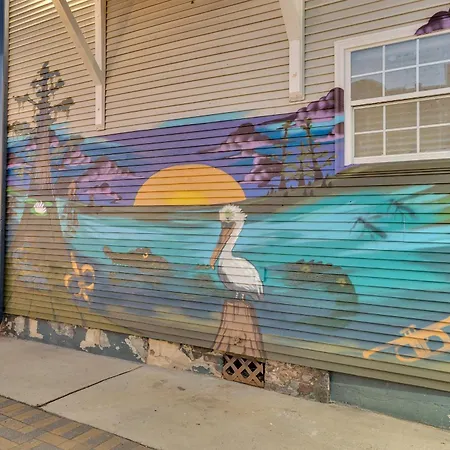 Mid-city Muse W Pool -spacious 5br Minutes To Fq Hotel