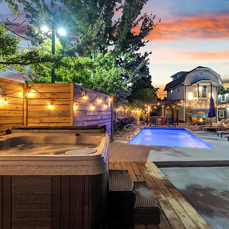 Mid-city Muse W Pool -spacious 5br Minutes To Fq Hotel
