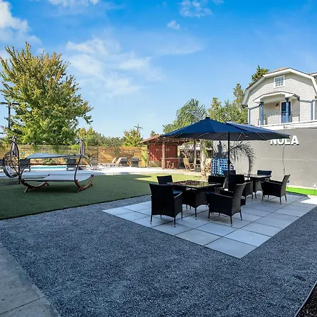 Mid-city Muse W Pool -spacious 5br Minutes To Fq Hotel
