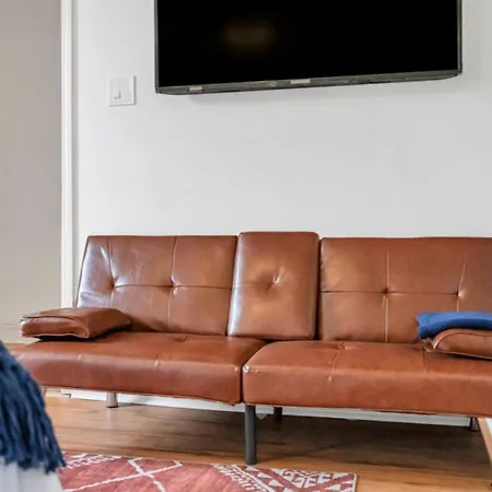 Mid-city Muse W Pool -spacious 5br Minutes To Fq Hotel