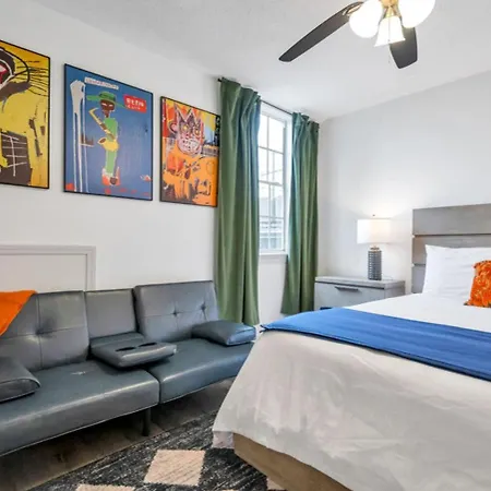 Mid-city Muse W Pool -spacious 5br Minutes To Fq Hotel