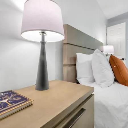 Mid-city Muse W Pool -spacious 5br Minutes To Fq Hotel *