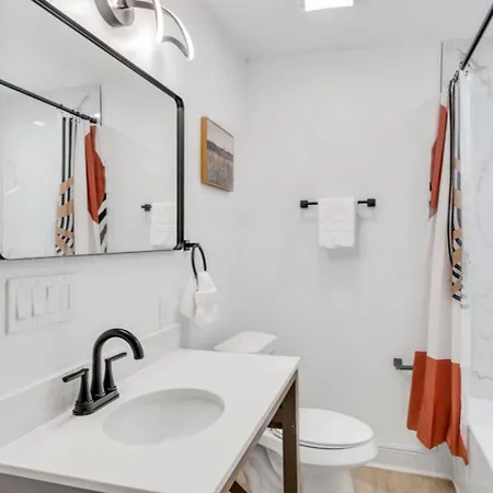 Mid-city Muse W Pool -spacious 5br Minutes To Fq Hotel *