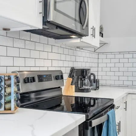 Mid-city Muse W Pool -spacious 5br Minutes To Fq
